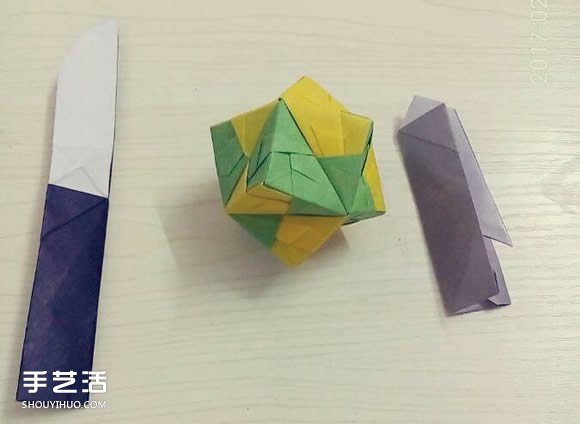 折纸折叠小刀的折法 手工折可折叠弹簧刀图解(图13) 折纸折叠小刀的折法 手工折可折叠弹簧刀图解(图13)