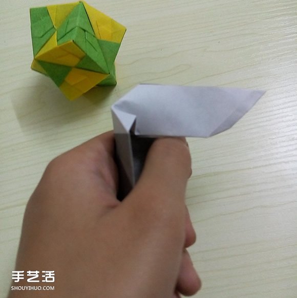 折纸折叠小刀的折法 手工折可折叠弹簧刀图解(图14) 折纸折叠小刀的折法 手工折可折叠弹簧刀图解(图14)