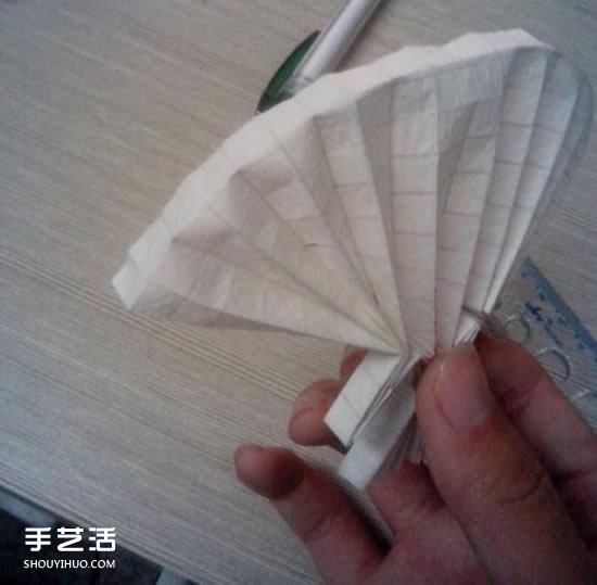 美丽天使的折纸方法 手工折叠立体天使图解(图23) 美丽天使的折纸方法 手工折叠立体天使图解(图23)