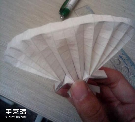 美丽天使的折纸方法 手工折叠立体天使图解(图22) 美丽天使的折纸方法 手工折叠立体天使图解(图22)