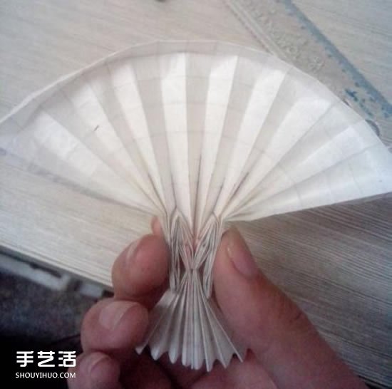 美丽天使的折纸方法 手工折叠立体天使图解(图24) 美丽天使的折纸方法 手工折叠立体天使图解(图24)