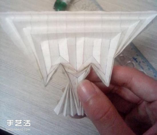 美丽天使的折纸方法 手工折叠立体天使图解(图25) 美丽天使的折纸方法 手工折叠立体天使图解(图25)