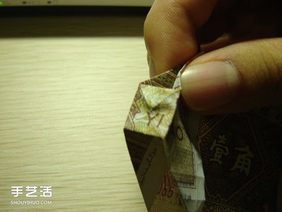 纸币折纸照相机图解 美金折相机的折法详解(图19) 纸币折纸照相机图解 美金折相机的折法详解(图19)