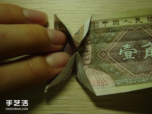 纸币折纸照相机图解 美金折相机的折法详解(图24) 纸币折纸照相机图解 美金折相机的折法详解(图24)