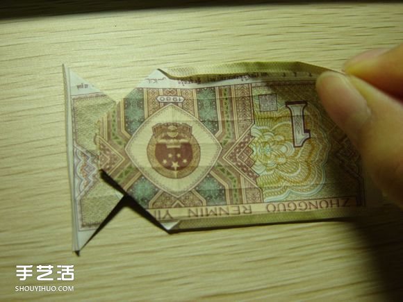 纸币折纸照相机图解 美金折相机的折法详解(图27) 纸币折纸照相机图解 美金折相机的折法详解(图27)