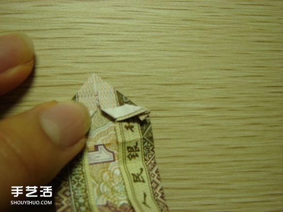 纸币折纸照相机图解 美金折相机的折法详解(图52) 纸币折纸照相机图解 美金折相机的折法详解(图52)