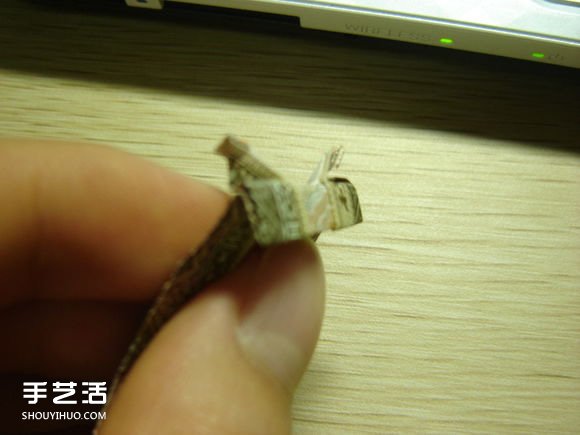 纸币折纸照相机图解 美金折相机的折法详解(图58) 纸币折纸照相机图解 美金折相机的折法详解(图58)