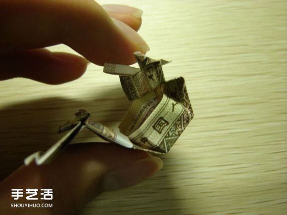 纸币折纸照相机图解 美金折相机的折法详解(图59) 纸币折纸照相机图解 美金折相机的折法详解(图59)