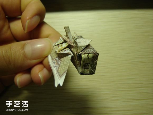 纸币折纸照相机图解 美金折相机的折法详解(图61) 纸币折纸照相机图解 美金折相机的折法详解(图61)