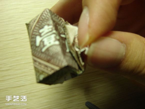 纸币折纸照相机图解 美金折相机的折法详解(图64) 纸币折纸照相机图解 美金折相机的折法详解(图64)