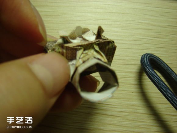纸币折纸照相机图解 美金折相机的折法详解(图65) 纸币折纸照相机图解 美金折相机的折法详解(图65)