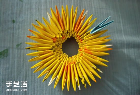 三角插笔筒步骤图解 三角插菠萝笔筒的具体插法(图9) 三角插笔筒步骤图解 三角插菠萝笔筒的具体插法(图9)