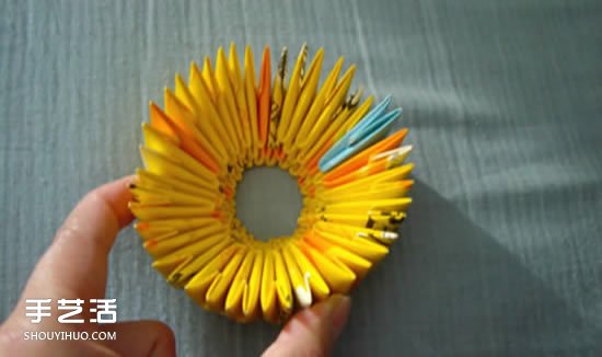 三角插笔筒步骤图解 三角插菠萝笔筒的具体插法(图11) 三角插笔筒步骤图解 三角插菠萝笔筒的具体插法(图11)