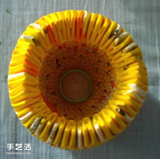 三角插笔筒步骤图解 三角插菠萝笔筒的具体插法(图12) 三角插笔筒步骤图解 三角插菠萝笔筒的具体插法(图12)