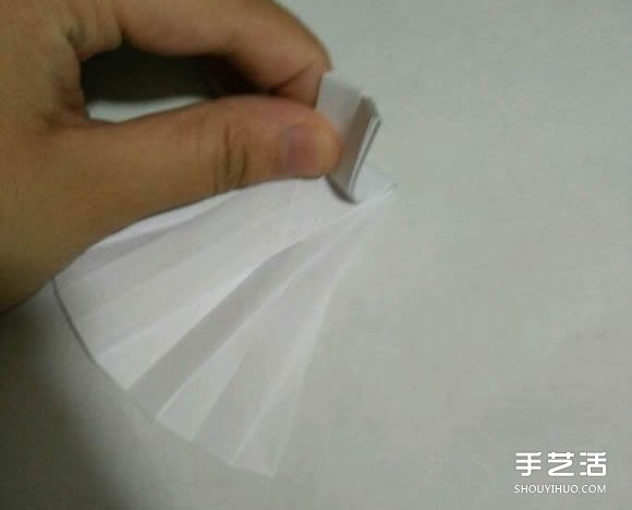 折纸婚纱裙的折法图解 婚纱的折纸方法步骤(图10) 折纸婚纱裙的折法图解 婚纱的折纸方法步骤(图10)