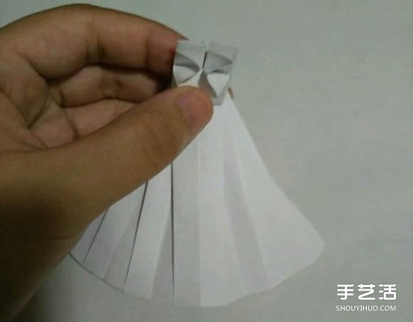 折纸婚纱裙的折法图解 婚纱的折纸方法步骤(图11) 折纸婚纱裙的折法图解 婚纱的折纸方法步骤(图11)