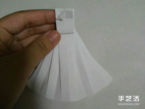 折纸婚纱裙的折法图解 婚纱的折纸方法步骤(图13) 折纸婚纱裙的折法图解 婚纱的折纸方法步骤(图13)