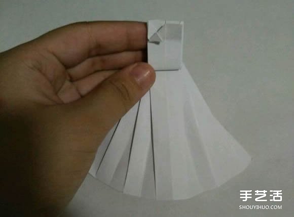 折纸婚纱裙的折法图解 婚纱的折纸方法步骤(图14) 折纸婚纱裙的折法图解 婚纱的折纸方法步骤(图14)