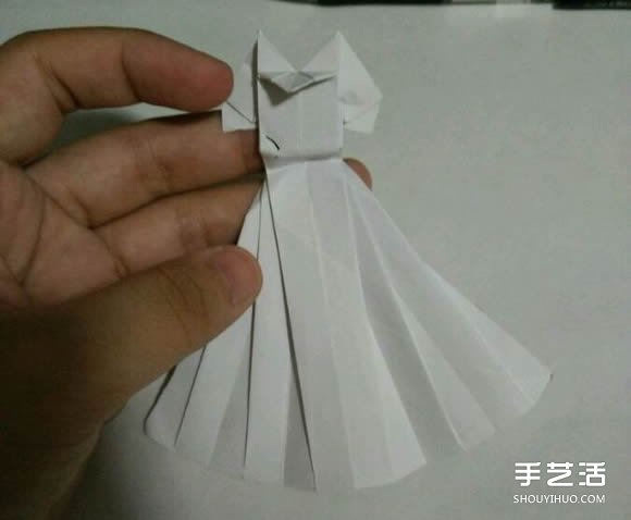 折纸婚纱裙的折法图解 婚纱的折纸方法步骤(图20) 折纸婚纱裙的折法图解 婚纱的折纸方法步骤(图20)