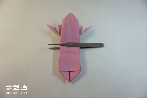 折纸女孩的步骤图解 复杂女生的折法教程(图40) 折纸女孩的步骤图解 复杂女生的折法教程(图40)