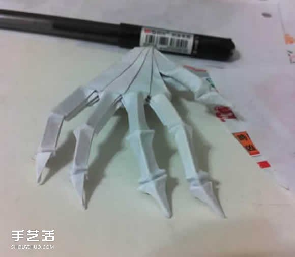 骷髅手骨的折纸方法图解 万圣节恐怖骷髅手折法(图18) 骷髅手骨的折纸方法图解 万圣节恐怖骷髅手折法(图18)