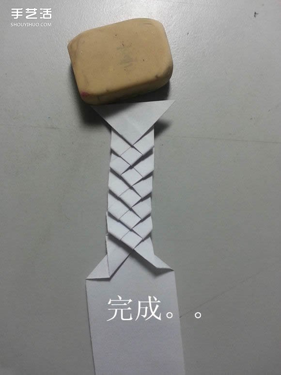 纸武士刀的折法图解 折纸日本刀的方法步骤(图11) 纸武士刀的折法图解 折纸日本刀的方法步骤(图11)