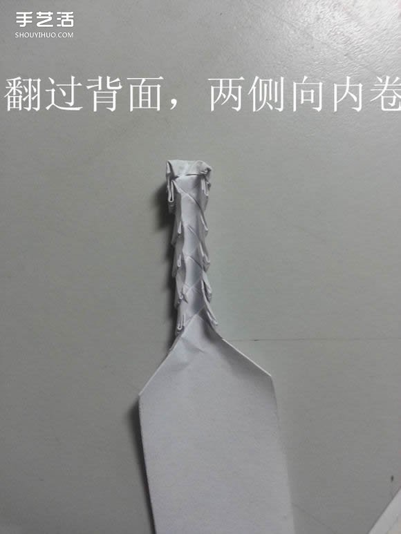 纸武士刀的折法图解 折纸日本刀的方法步骤(图13) 纸武士刀的折法图解 折纸日本刀的方法步骤(图13)