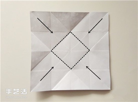 扑克牌黑桃和梅花花色的折纸方法图解(图7) 扑克牌黑桃和梅花花色的折纸方法图解(图7)