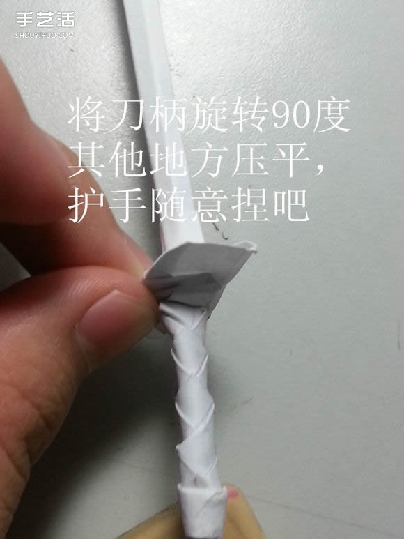 纸武士刀的折法图解 折纸日本刀的方法步骤(图26) 纸武士刀的折法图解 折纸日本刀的方法步骤(图26)