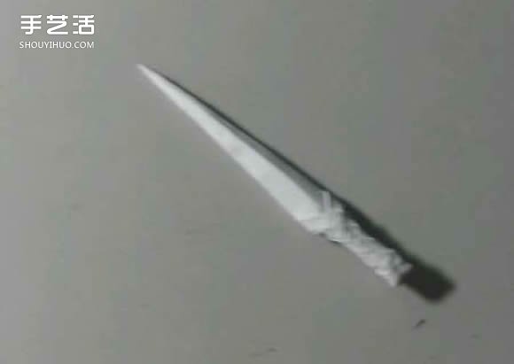 纸武士刀的折法图解 折纸日本刀的方法步骤(图28) 纸武士刀的折法图解 折纸日本刀的方法步骤(图28)