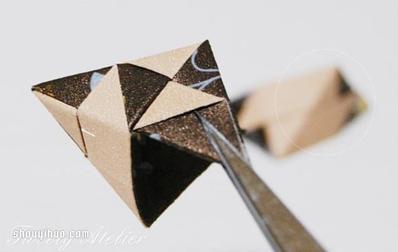 折纸立体菱形的折法图解 用作包装盒或挂件(图9) 折纸立体菱形的折法图解 用作包装盒或挂件(图9)