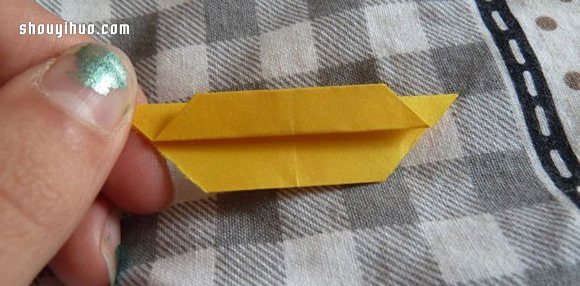 折纸手镯手环的折法 手工手镯手环折纸图解(图8) 折纸手镯手环的折法 手工手镯手环折纸图解(图8)