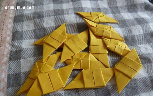 折纸手镯手环的折法 手工手镯手环折纸图解(图25) 折纸手镯手环的折法 手工手镯手环折纸图解(图25)